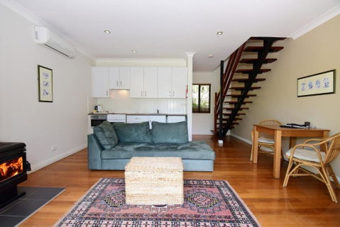 Cloudsong Chalet 3 Close To The Village Centre! - Accommodation Burleigh 2