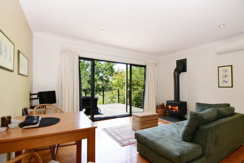 Cloudsong Chalet 3 Close To The Village Centre! - Accommodation Burleigh 4