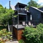 Cloudsong Chalet 3 Close To The Village Centre! - Accommodation Burleigh 0