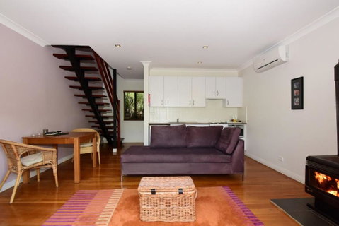 Cloudsong Chalet 2 Close To The Village Centre! - Accommodation Burleigh 4