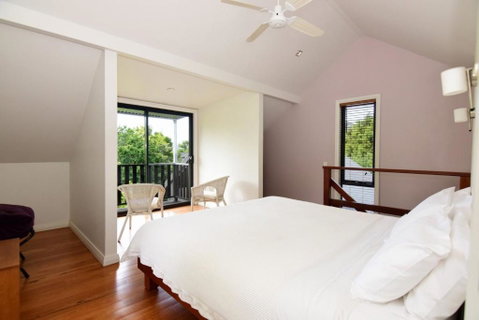 Cloudsong Chalet 2 Close To The Village Centre! - Accommodation Burleigh 1