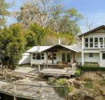 Equanimity Beautiful character filled house - Accommodation Burleigh