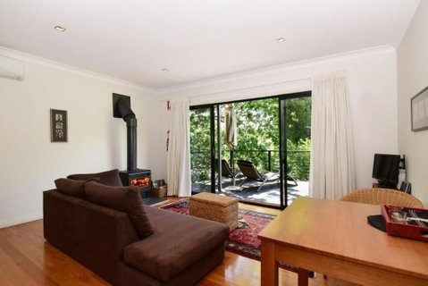 Cloudsong Chalet 4 Close To The Village Centre! - Accommodation Burleigh 6
