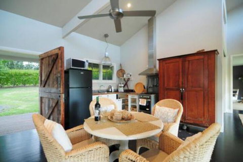 Willabrook Retreat Mojo Cottage Romantic Escape! - Accommodation Burleigh 4