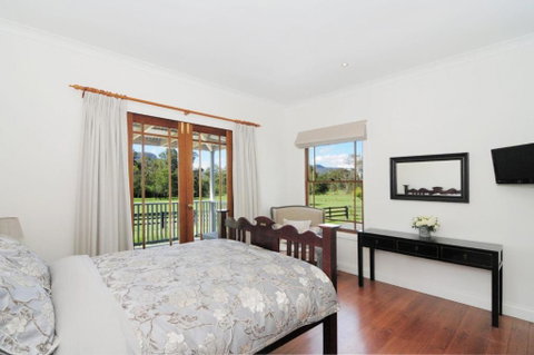 Rivermist Luxury 6 Bedrooms & 6 Bathrooms! - Accommodation Burleigh 4