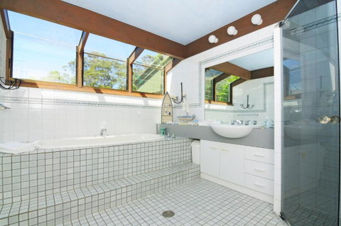 Yeola Lush Location With River Access! - Accommodation Burleigh 2