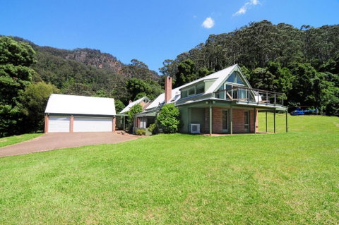 Yeola Lush Location With River Access! - Accommodation Burleigh 6
