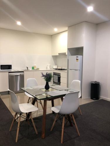 Modern Apartment In Liverpool CBD - Accommodation Burleigh 1
