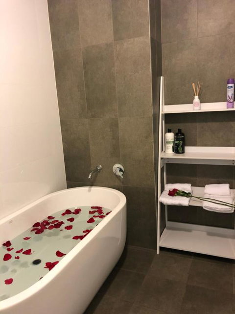 Modern Apartment In Liverpool CBD - Accommodation Burleigh 3