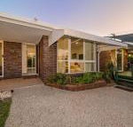 Woorim Secluded Palms Cottage - Accommodation Burleigh