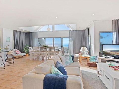 Dolphins Den Panoramic Views - Accommodation Burleigh 2