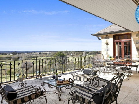 Kilburn Views As Far As The Eyes Can See - Accommodation Burleigh 5