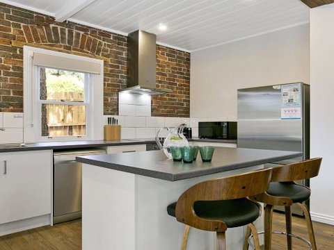 Old Bank Stables 3 Night Weekends For Price Of 2 - Accommodation Burleigh 2