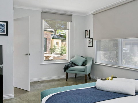 Old Bank Stables 3 Night Weekends For Price Of 2 - Accommodation Burleigh 4