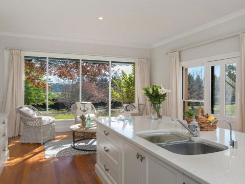 Sutton Downs Renovated Country Home On 100 Acres - Accommodation Burleigh 4