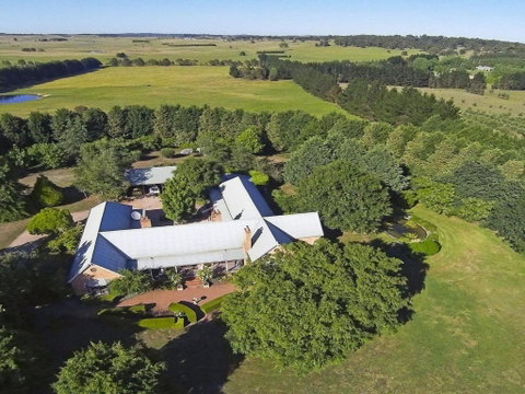 Sutton Downs Renovated Country Home On 100 Acres - Accommodation Burleigh 5