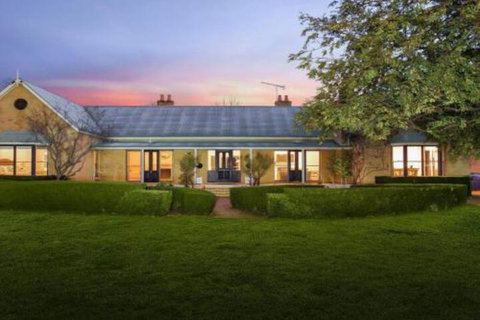 Sutton Downs Renovated Country Home On 100 Acres - Accommodation Burleigh 0
