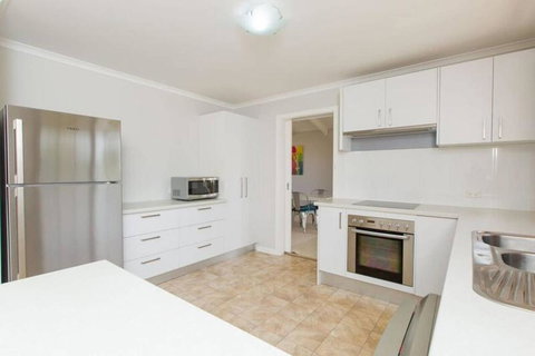 Bimbadeen - Accommodation Burleigh 2