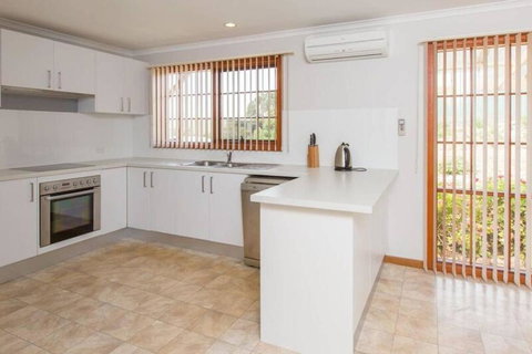 Bimbadeen - Accommodation Burleigh 6