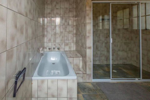 Bimbadeen - Accommodation Burleigh 5