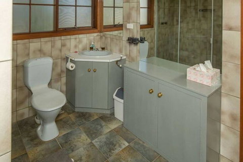 Bimbadeen - Accommodation Burleigh 1