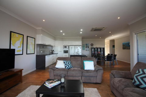 Waterfront On Osprey - Accommodation Burleigh 6