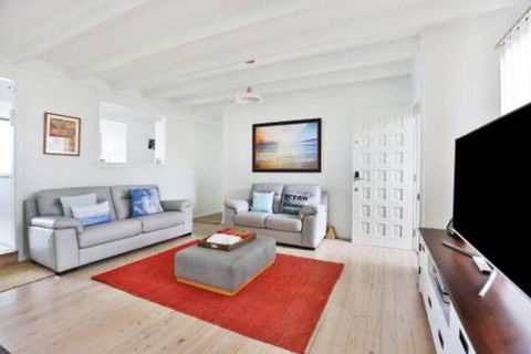 Azure Absolute Beachfront Pet Friendly - Accommodation Burleigh 5