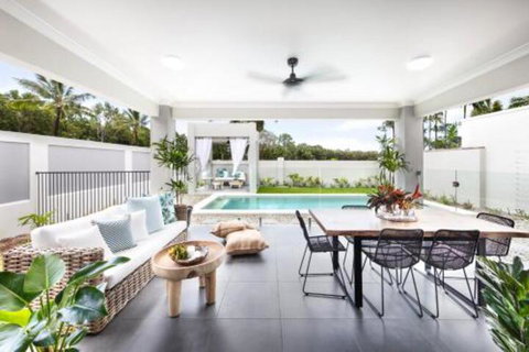 WINDFALL In PALM COVE - Accommodation Burleigh 5