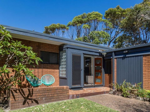 235 Mitchell Parade Mollymook - Accommodation Burleigh 6