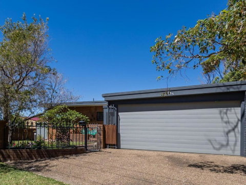 235 Mitchell Parade Mollymook - Accommodation Burleigh 2