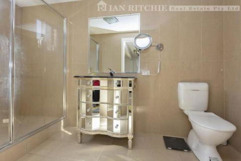 Marilyns Place: Private + Spacious + Central - Accommodation Burleigh 5