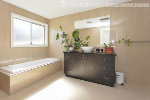 Marilyns Place: Private + Spacious + Central - Accommodation Burleigh 6