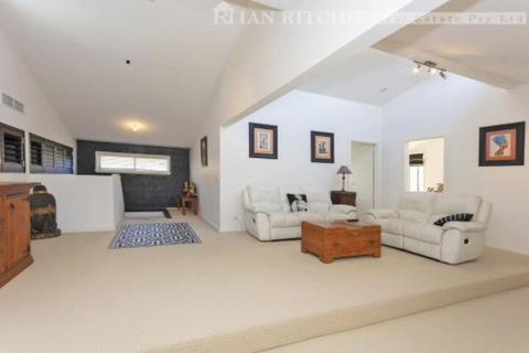 Marilyns Place: Private + Spacious + Central - Accommodation Burleigh 3