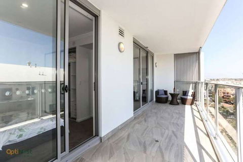Modern, Spacious Apt@liverpool With Incredible Views - Accommodation Burleigh 7