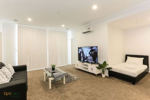 Modern, Spacious Apt@liverpool With Incredible Views - Accommodation Burleigh 2