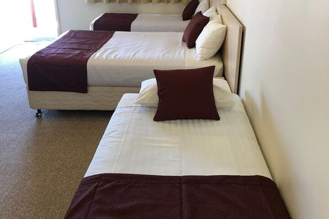 Overlander Motor Lodge - Accommodation Burleigh 6