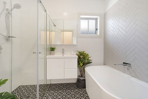 Accommodation Hunter - Adams St Maitland - Accommodation Burleigh 2
