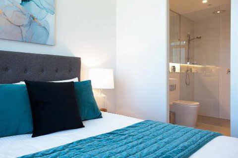 CITY HIGH Hosted By: LAbode Accommodation - Accommodation Burleigh 2