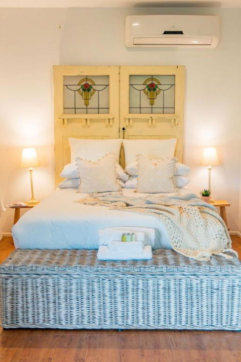 Farm & Co Sy - Accommodation Burleigh 6