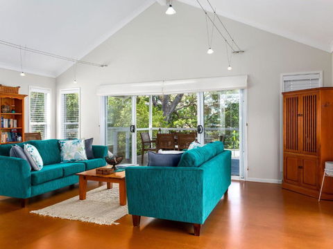 Akarana Beach House :: Jervis Bay Rentals - Accommodation Burleigh 3