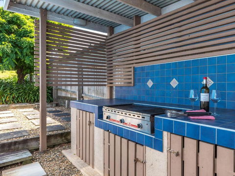 Akarana Beach House :: Jervis Bay Rentals - Accommodation Burleigh 1