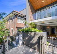 HomeHotel High End 3 Bedroom Terrace with Parking - Accommodation Burleigh