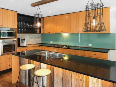 Family Foreshore Favourite - Accommodation Burleigh 2