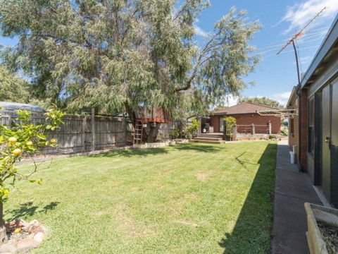 Family Foreshore Favourite - Accommodation Burleigh 1