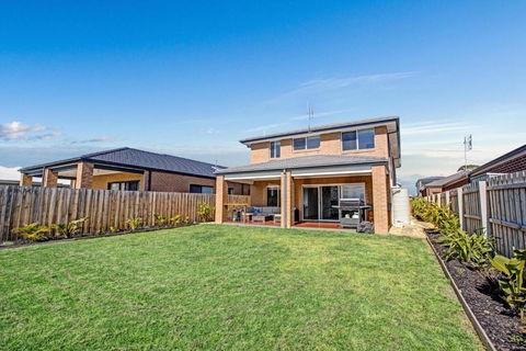 Captains Hideaway Jetty Berth & Pet Friendly - Accommodation Burleigh 3