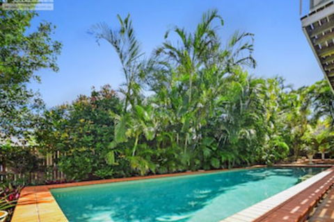 Fabulous Pet Friendly Family Home - 3 Carribean Court - Accommodation Burleigh 0