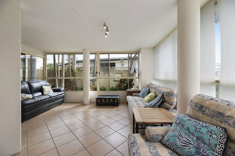 Fabulous Pet Friendly Family Home - 3 Carribean Court - Accommodation Burleigh 7