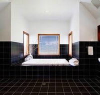 Elevated Plains Retreat 2 - Accommodation Burleigh