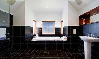 Elevated Plains Retreat 2 - Accommodation Burleigh 0