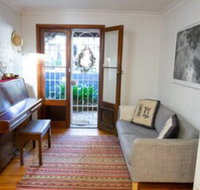 Charming Cottage With Leafy Courtyard - Accommodation Burleigh